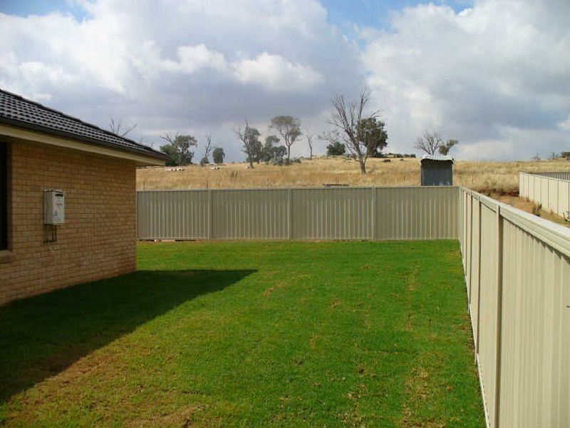 1/39 London Drive, Cowra NSW 2794