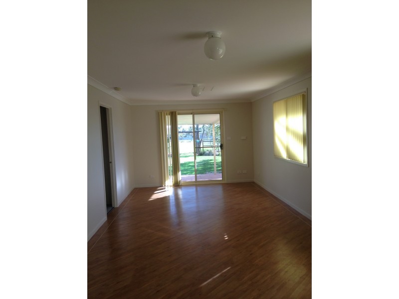 4 River Park Rd, Cowra NSW 2794