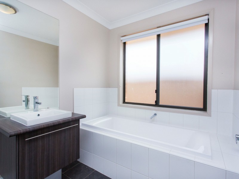 7 Harvest Ct, Cowra NSW 2794