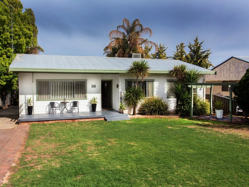 98 Lachlan Street, Cowra NSW 2794