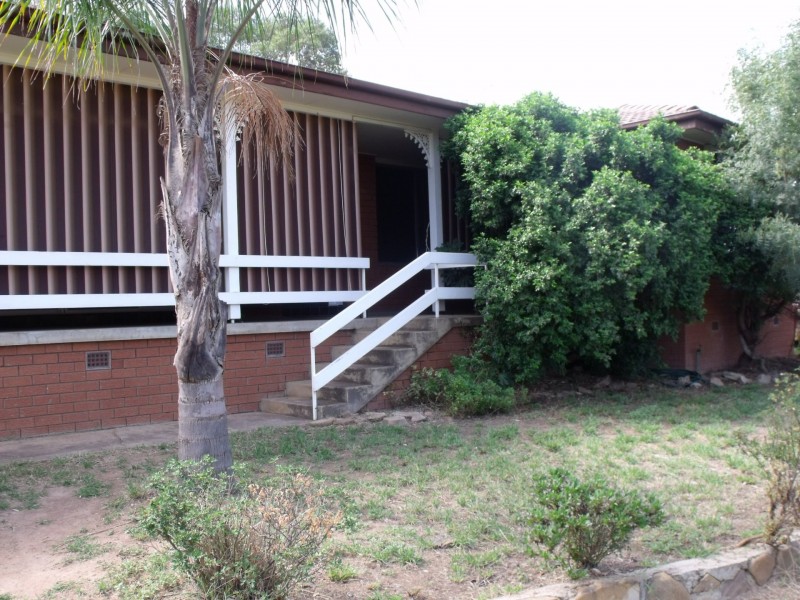 35 Hanna St, Cowra NSW 2794
