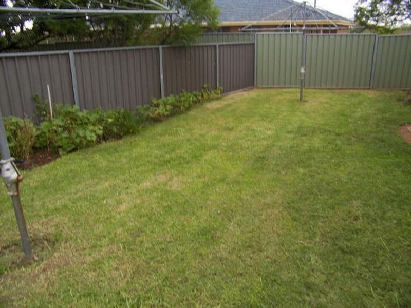 2/9 Kooralla Walk, Cowra NSW 2794