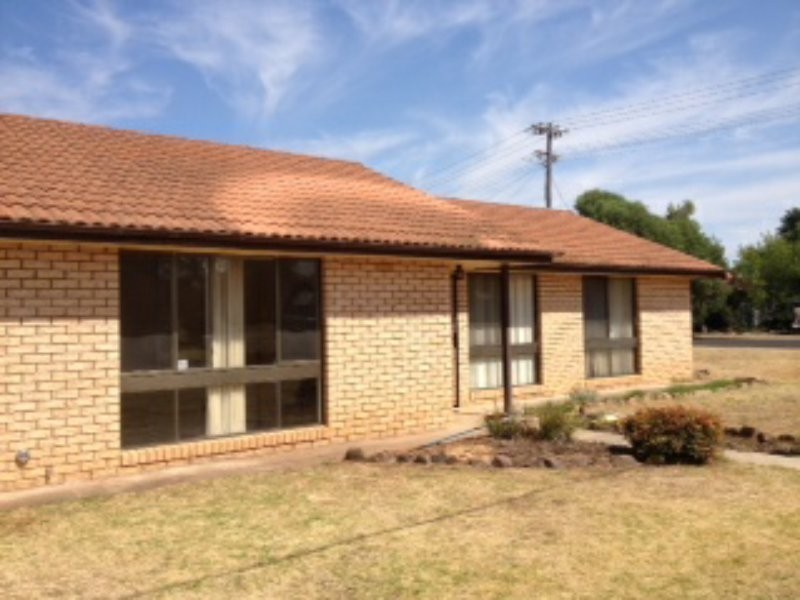 12 Stewart St, Cowra NSW 2794