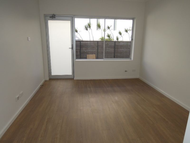 2/8 TULLIMBAR ROAD, Cronulla NSW 2230