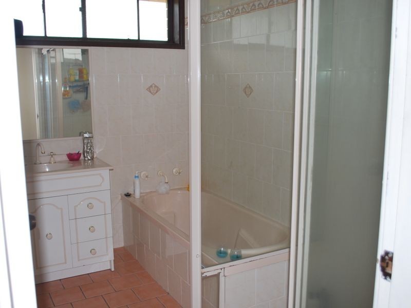 34 Oak Street, Albion Park Rail NSW 2527