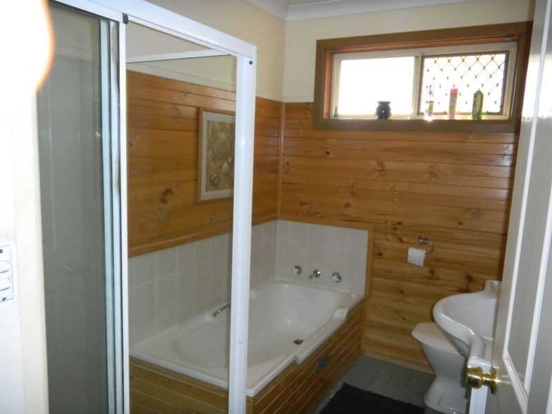 2 Darly Avenue, Kanahooka NSW 2530