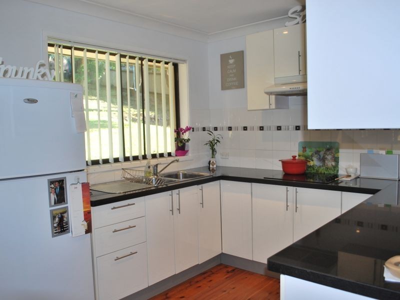 5 Aminya Place, Farmborough Heights NSW 2526