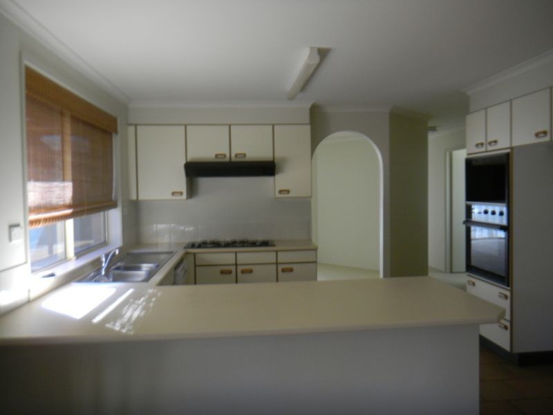 11 Throsby Ave, Horsley NSW 2530