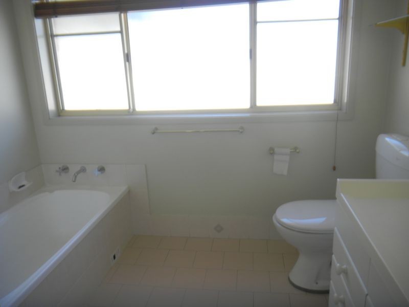 11 Throsby Ave, Horsley NSW 2530