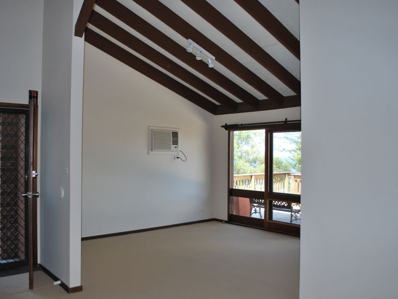 33 Hassan Street, Lake Heights NSW 2502