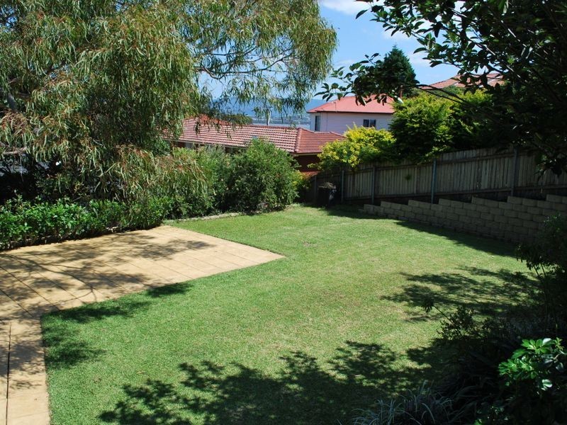 33 Hassan Street, Lake Heights NSW 2502