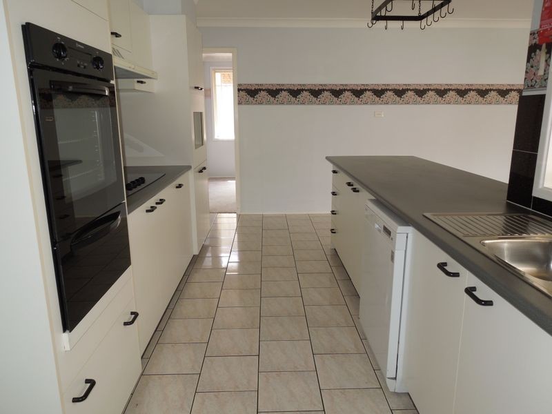 10 Roper Road, Albion Park NSW 2527