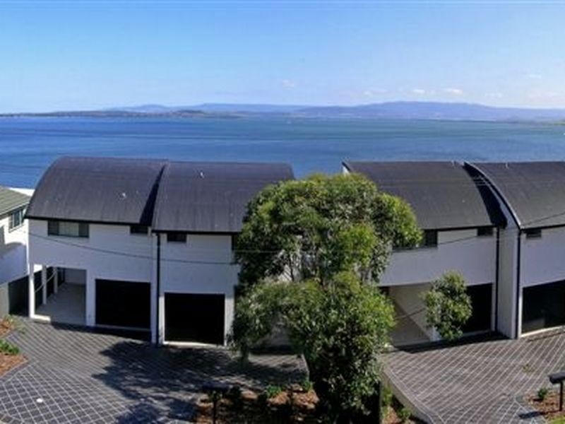 1/33 Northcliffe Drive, Lake Heights NSW 2502