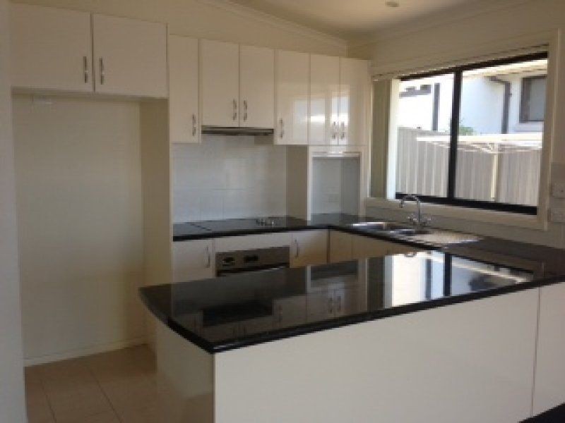 1/33 Northcliffe Drive, Lake Heights NSW 2502