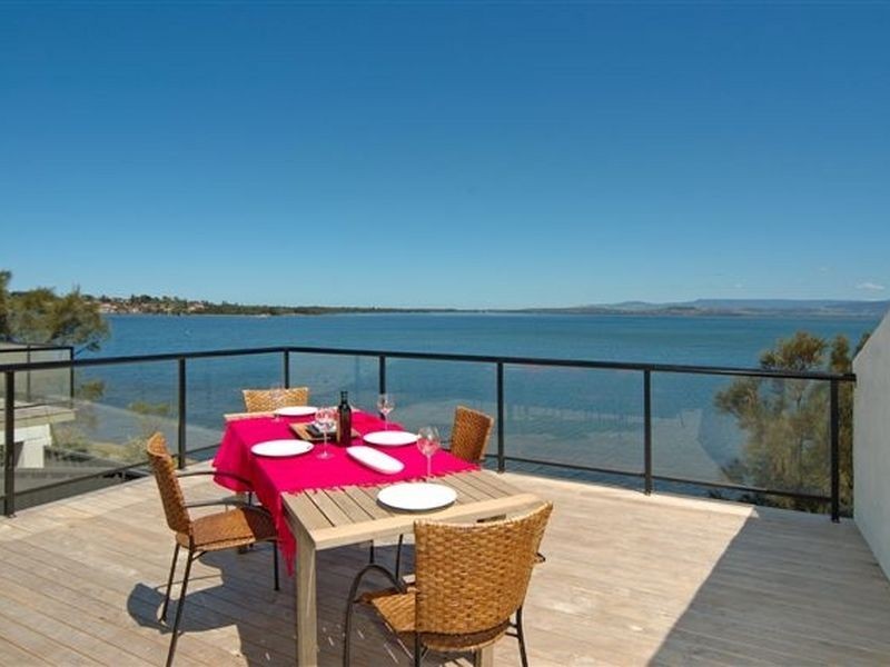 1/33 Northcliffe Drive, Lake Heights NSW 2502