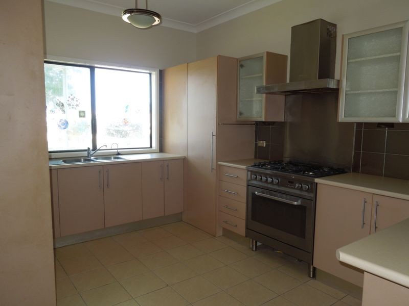 96 The Boulevarde, Oak Flats NSW 2529