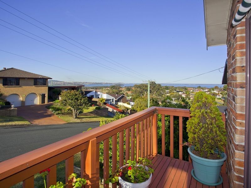 126 Tait Avenue, Kanahooka NSW 2530