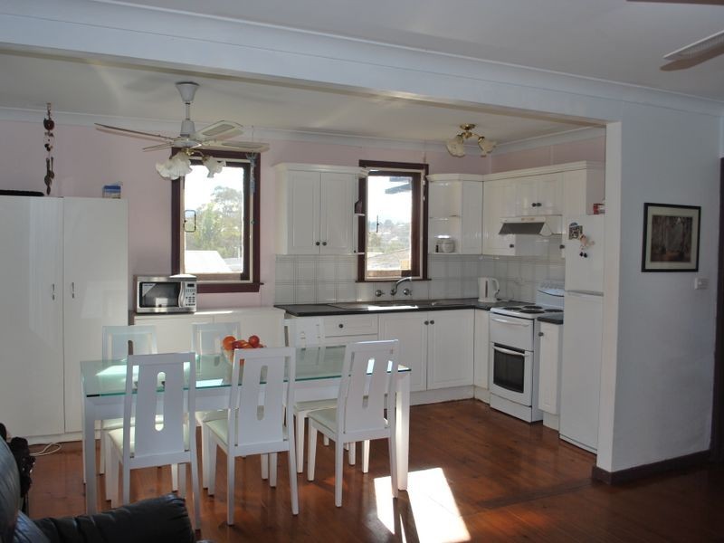 12 Gilba Road, Koonawarra NSW 2530