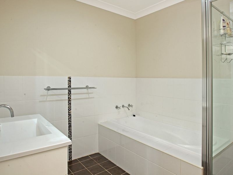 2 Macalister Terrace, Albion Park NSW 2527