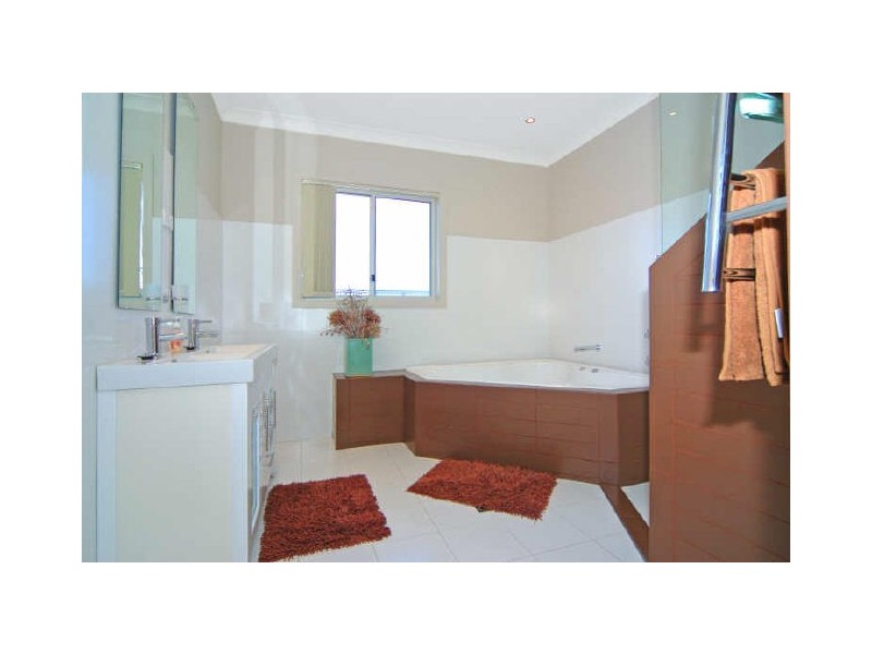13 Gerongar Crescent, Haywards Bay NSW 2530