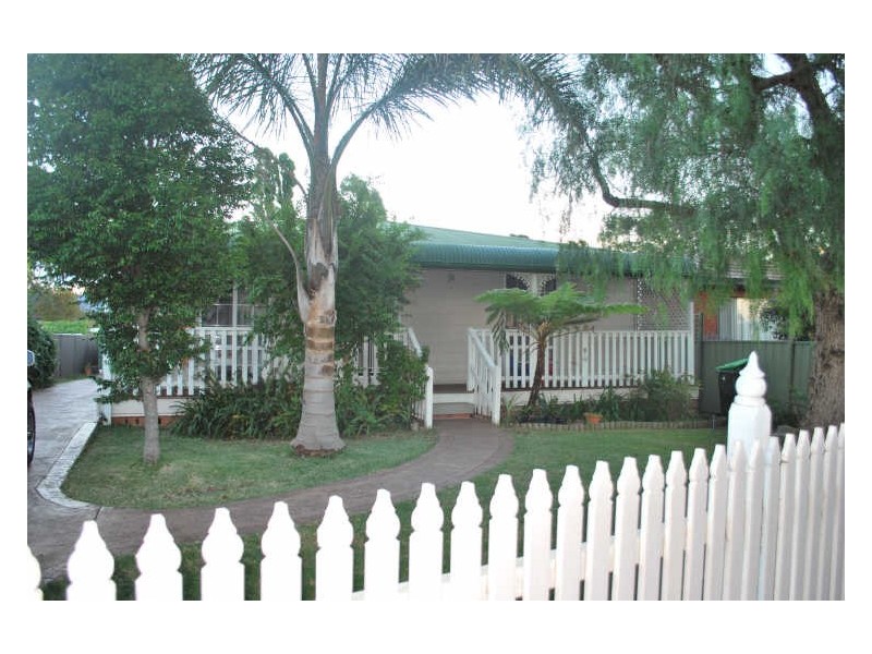 15 Hamilton Street, Albion Park NSW 2527