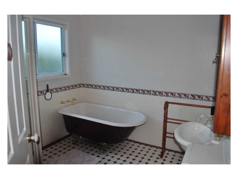 15 Hamilton Street, Albion Park NSW 2527