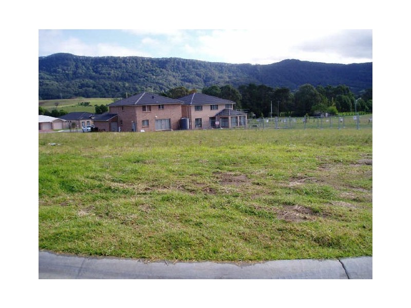 8 Norman Clark Crescent, Horsley NSW 2530