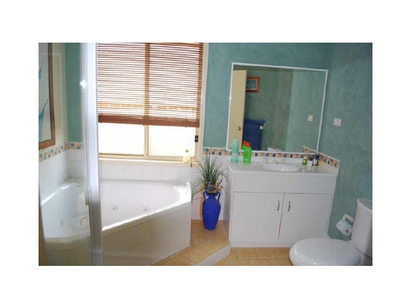 18 Glengarry Way, Horsley NSW 2530