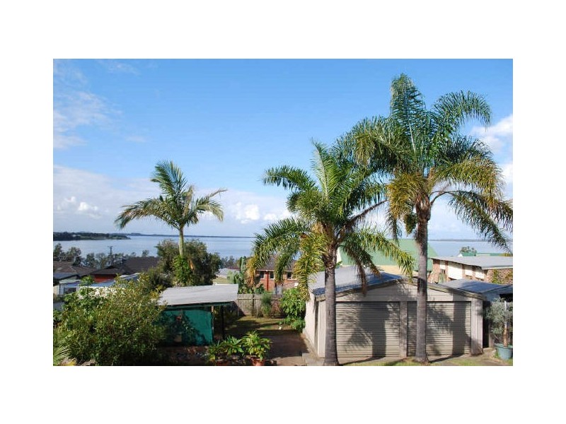 9 Inglebar Crescent, Koonawarra NSW 2530