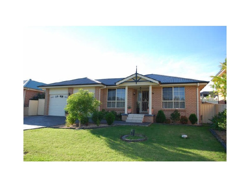 15 Woodside Circuit, Horsley NSW 2530