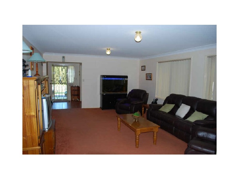 15 Woodside Circuit, Horsley NSW 2530