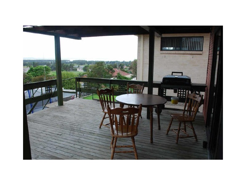 60 Edgeworth Avenue, Kanahooka NSW 2530