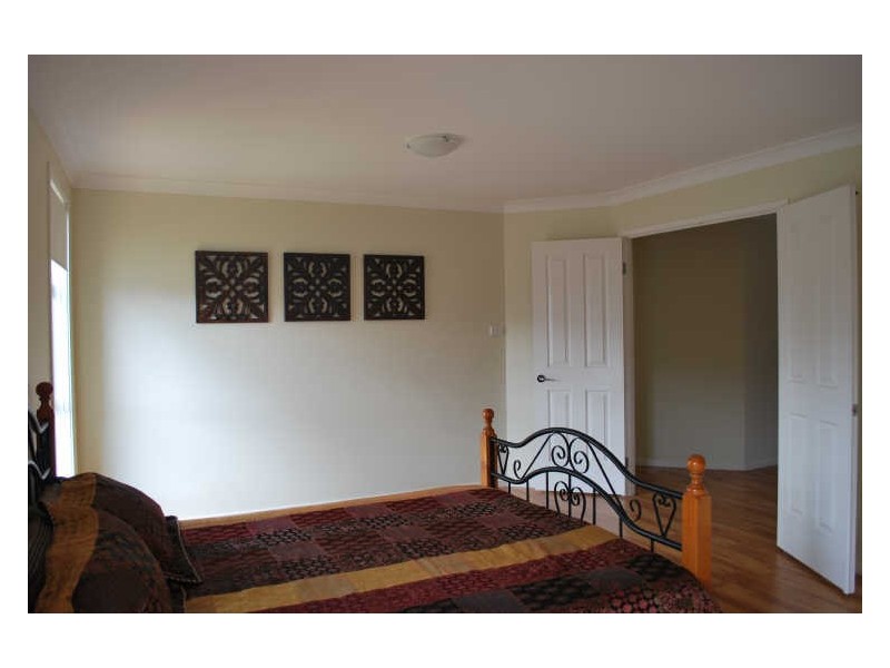 8 Norman Clark Crescent, Horsley NSW 2530