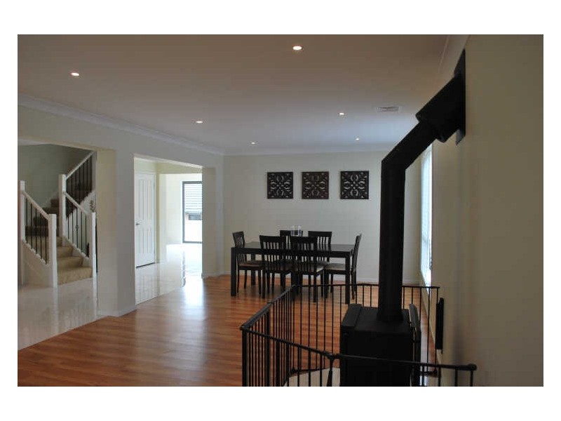 8 Norman Clark Crescent, Horsley NSW 2530