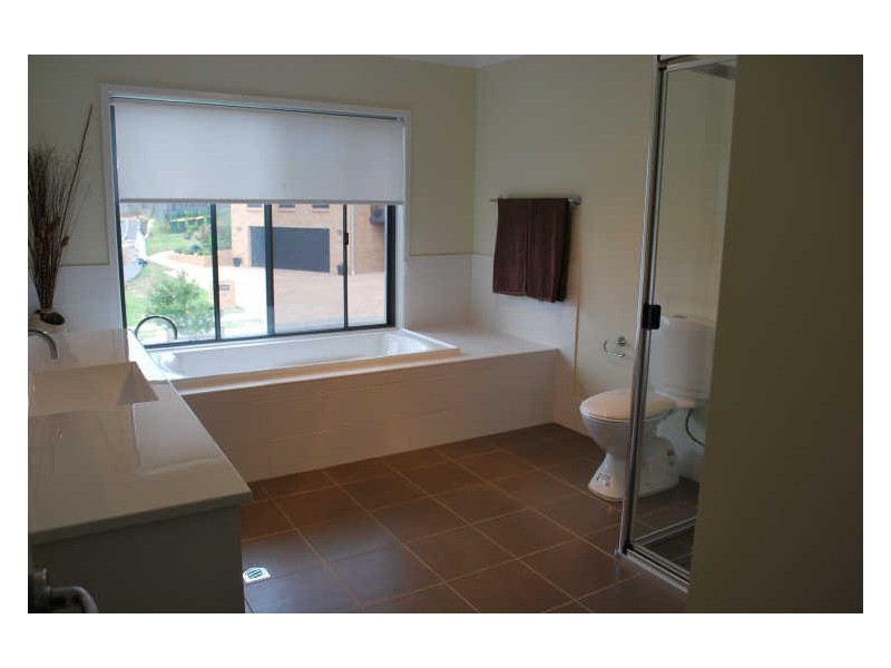 8 Norman Clark Crescent, Horsley NSW 2530