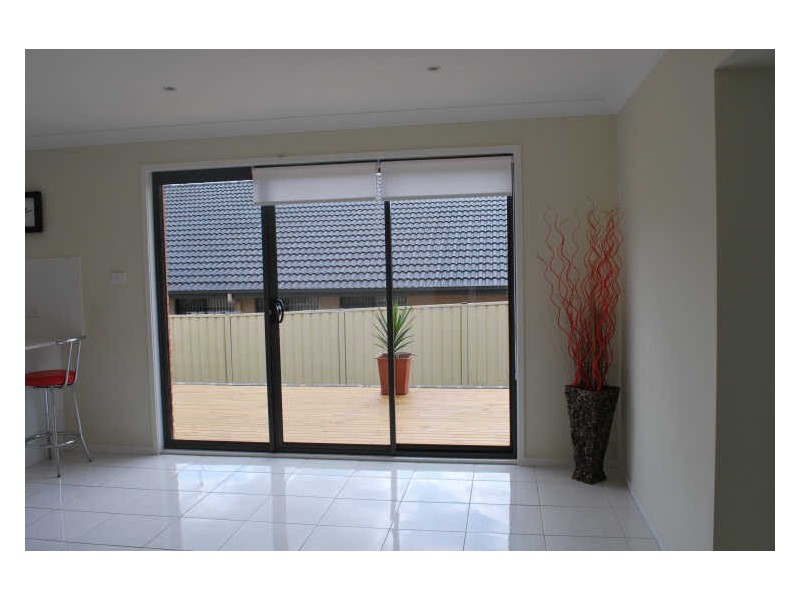 8 Norman Clark Crescent, Horsley NSW 2530