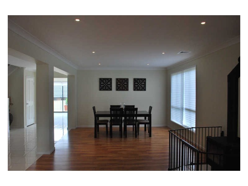 8 Norman Clark Crescent, Horsley NSW 2530