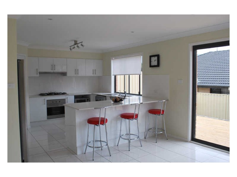 8 Norman Clark Crescent, Horsley NSW 2530