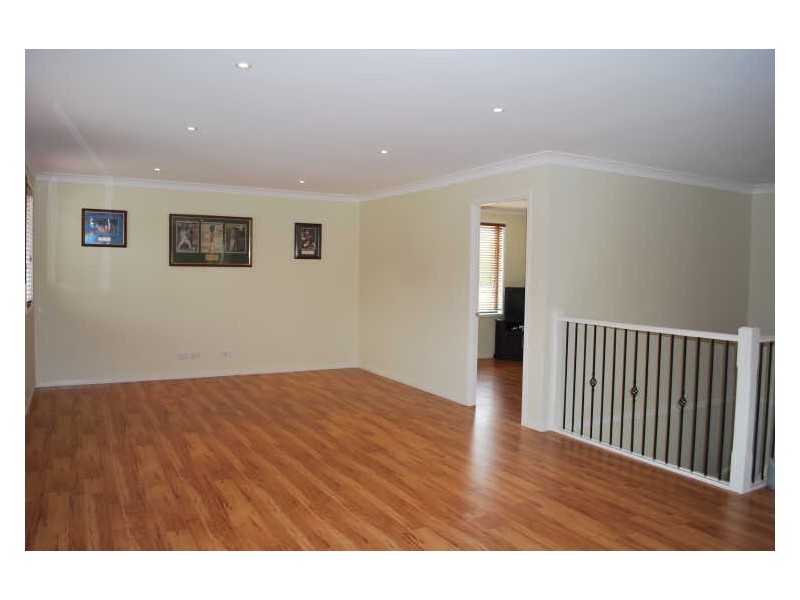 8 Norman Clark Crescent, Horsley NSW 2530