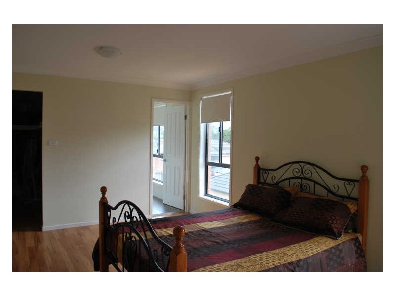 8 Norman Clark Crescent, Horsley NSW 2530