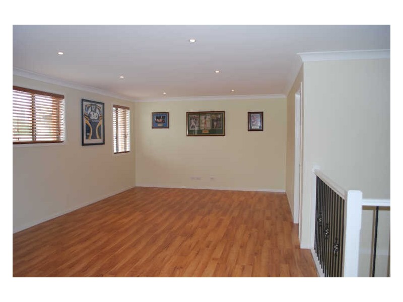 8 Norman Clark Crescent, Horsley NSW 2530