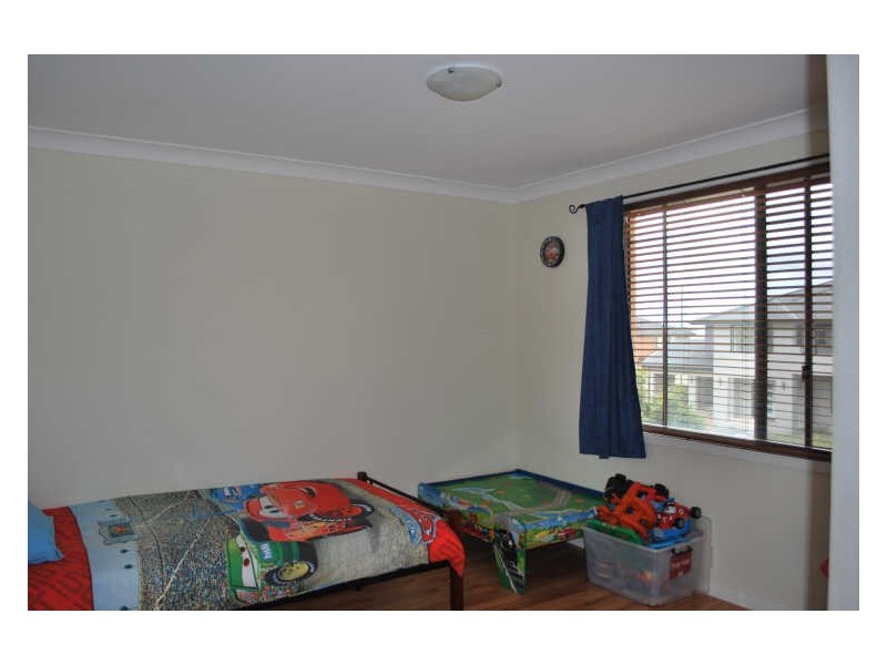 8 Norman Clark Crescent, Horsley NSW 2530