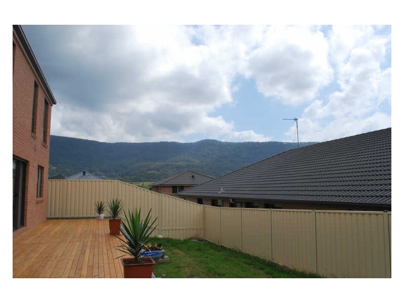 8 Norman Clark Crescent, Horsley NSW 2530