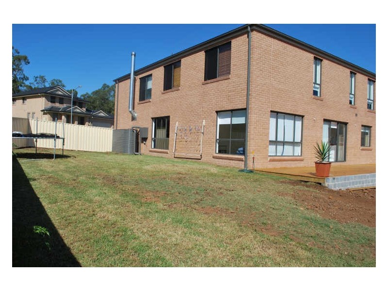 8 Norman Clark Crescent, Horsley NSW 2530