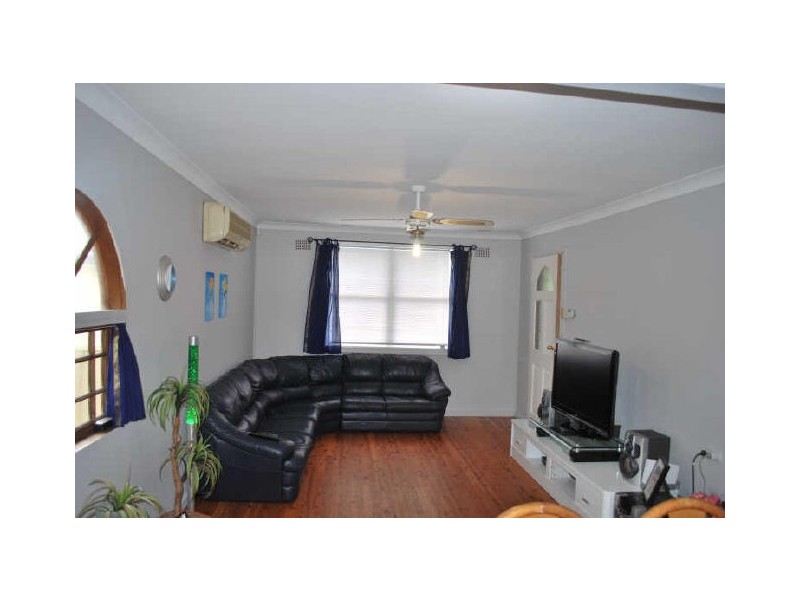 39 Eleebana Crescent, Koonawarra NSW 2530