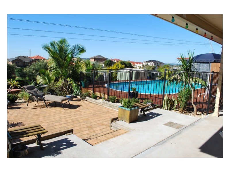 6 Mundoonen Crescent, Horsley NSW 2530