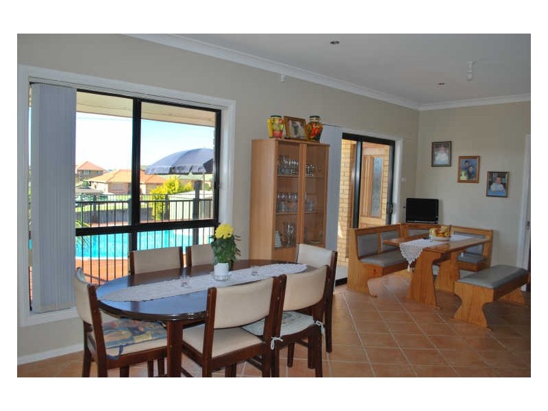 6 Mundoonen Crescent, Horsley NSW 2530