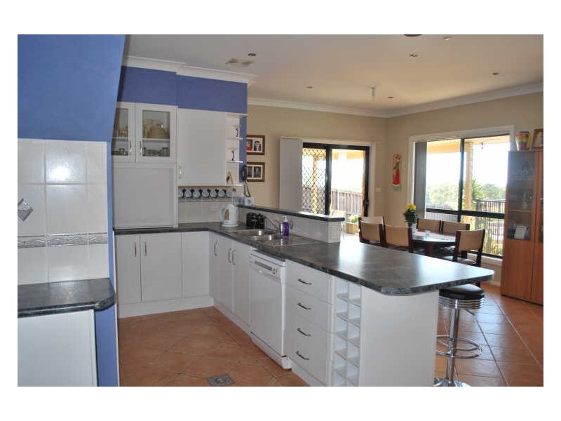 6 Mundoonen Crescent, Horsley NSW 2530