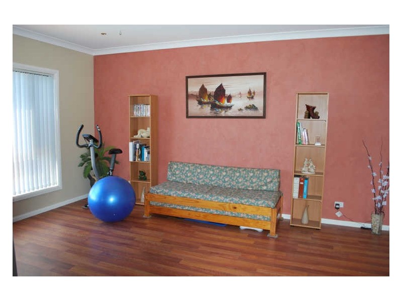 6 Mundoonen Crescent, Horsley NSW 2530