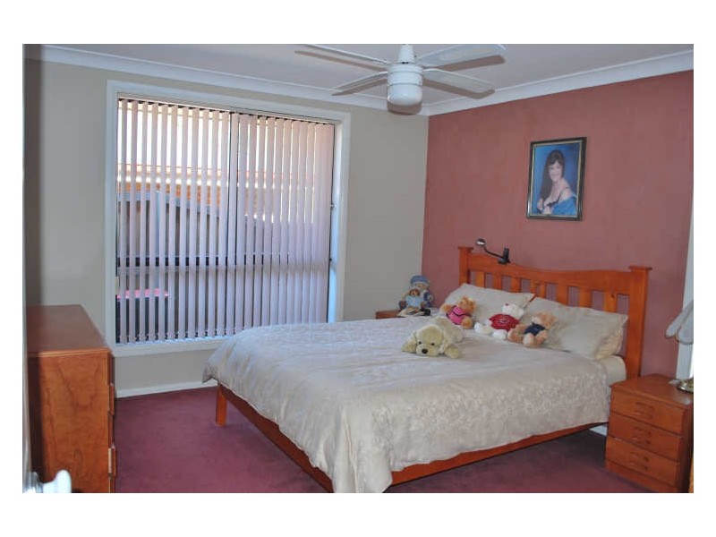 6 Mundoonen Crescent, Horsley NSW 2530